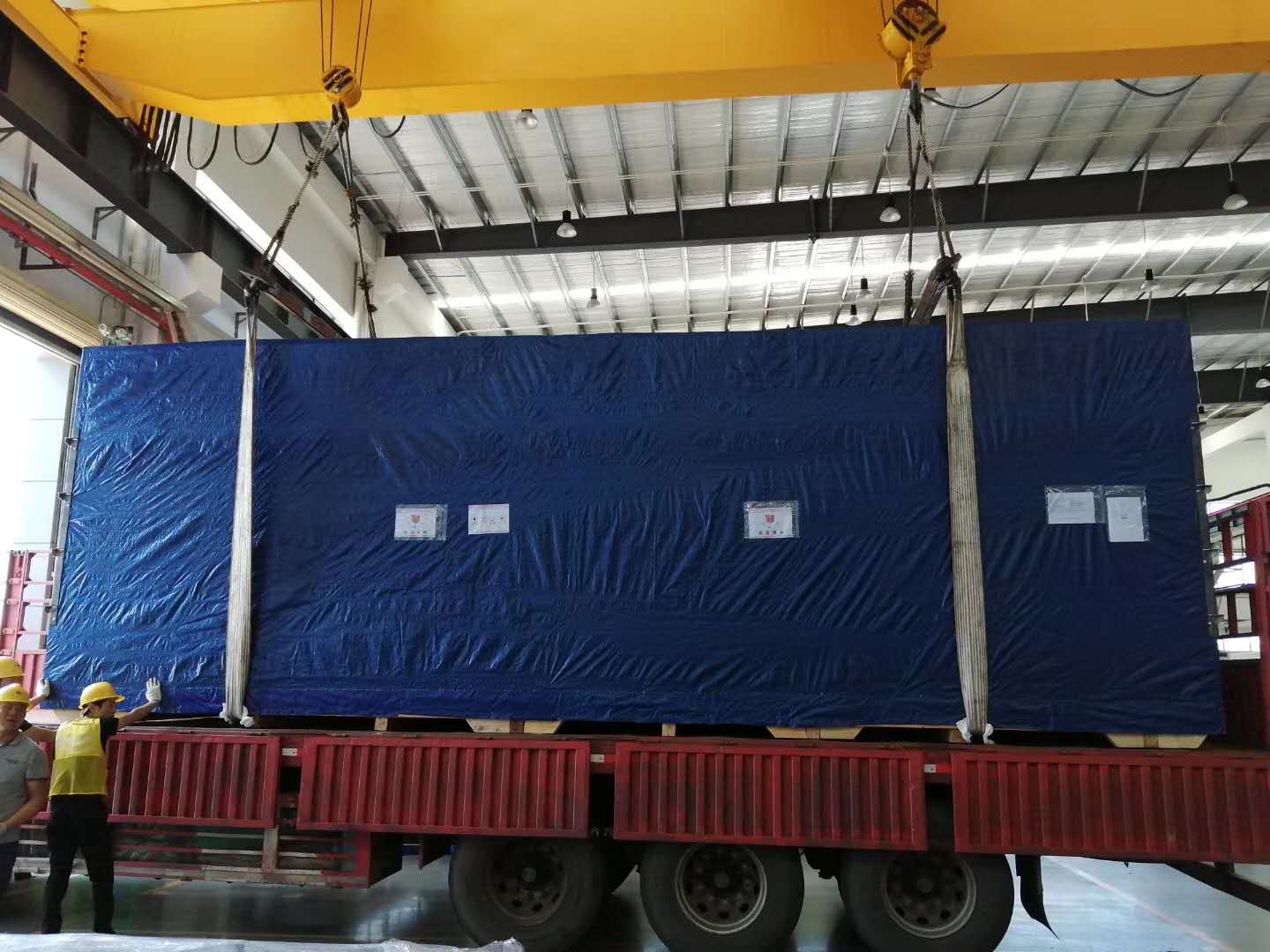 大型激光設(shè)備打包裝、吊裝